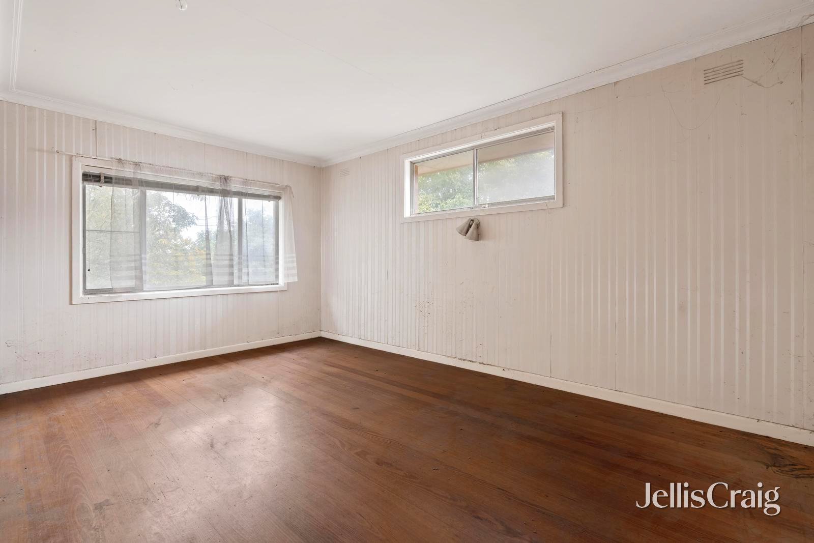 16 Hyton Crescent, Croydon image 5