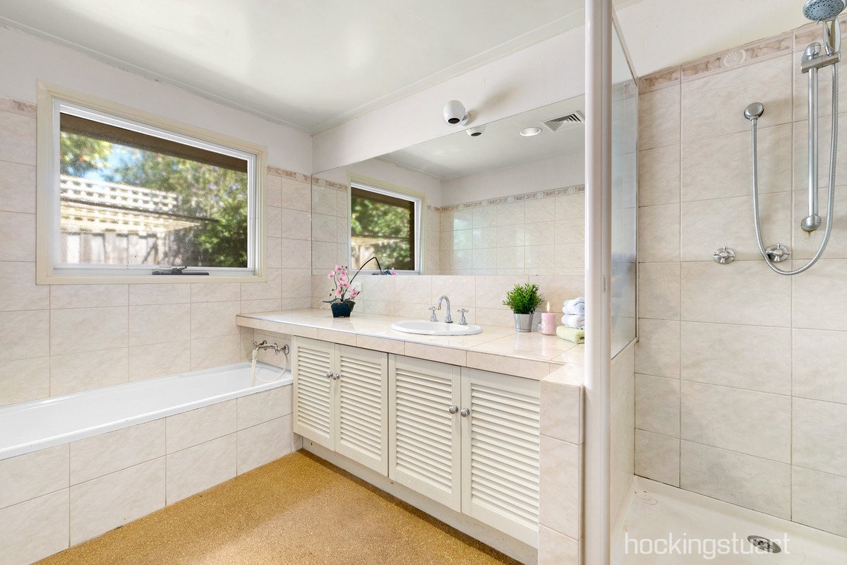 16 Irilbarra Road, Canterbury image 9