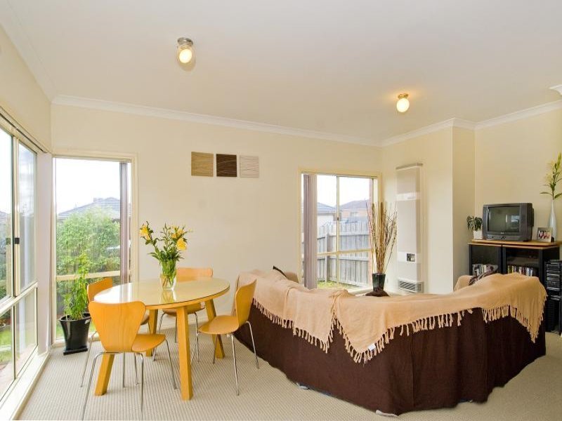 16 Ironbark Street, Waurn Ponds image 2