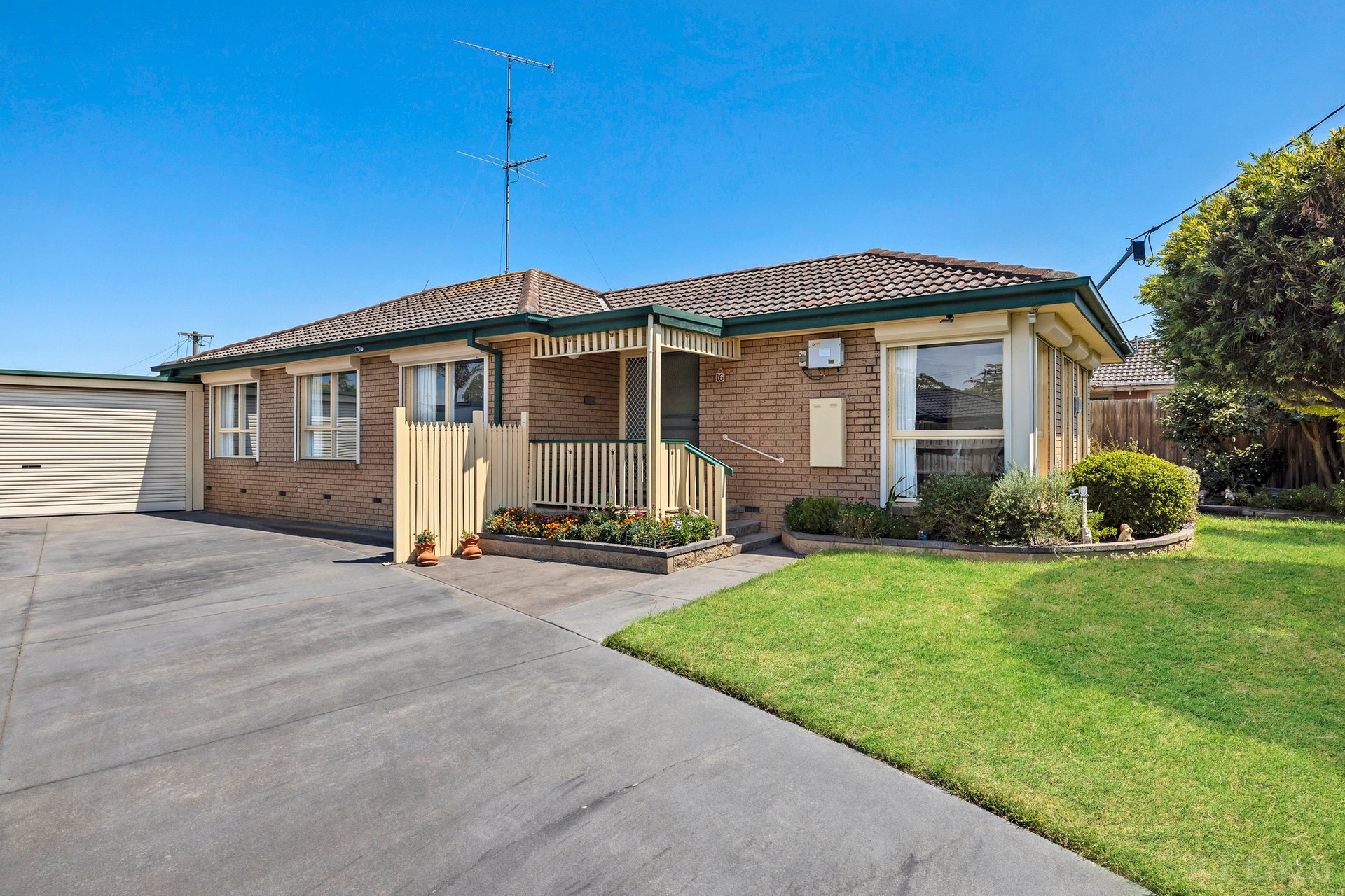 Property Gallery Thumbnail 3