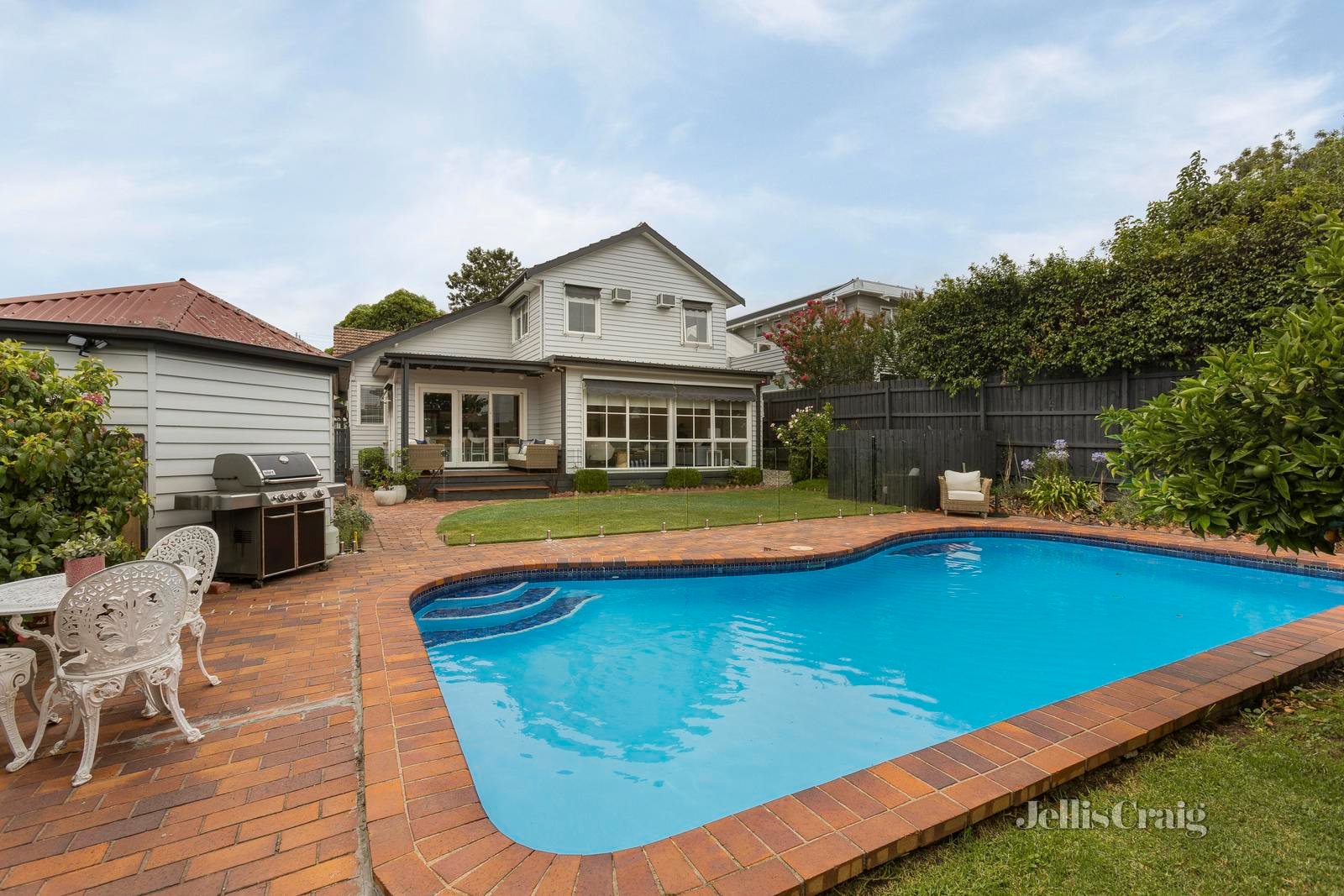 16 James Street, Surrey Hills image 2