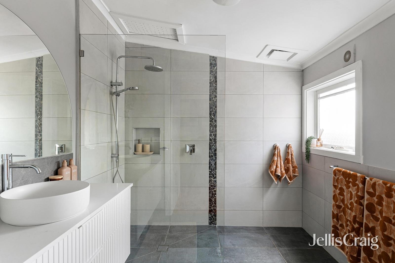 1/6 Jessop Street, Greensborough image 7