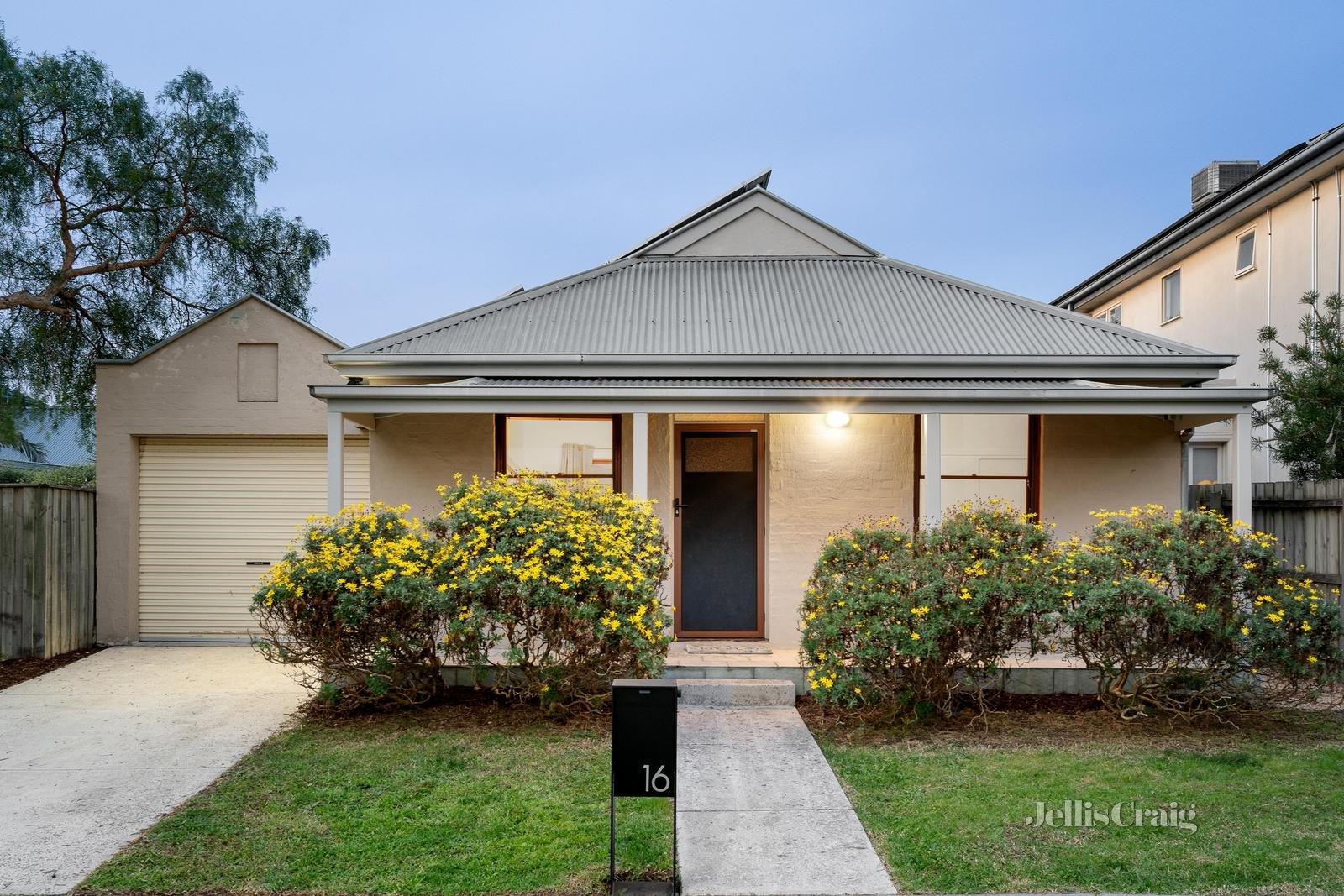 16 Joiner Street, Williamstown image 1