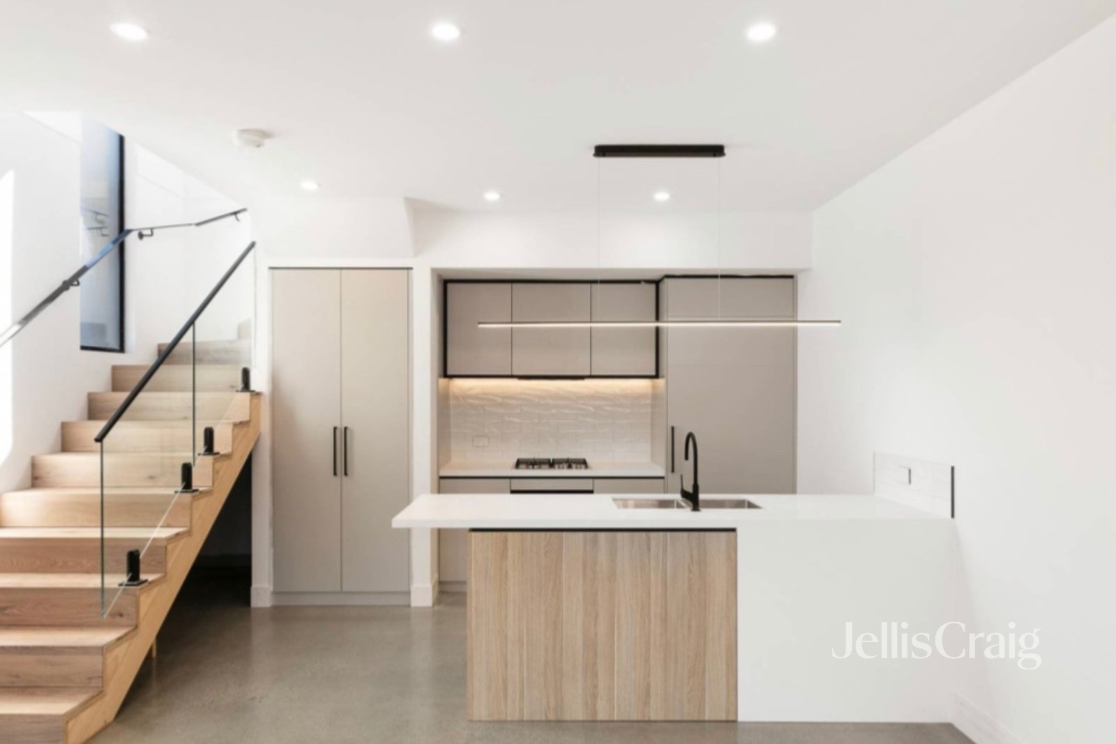 1/6 Josephine Grove, Preston image 2