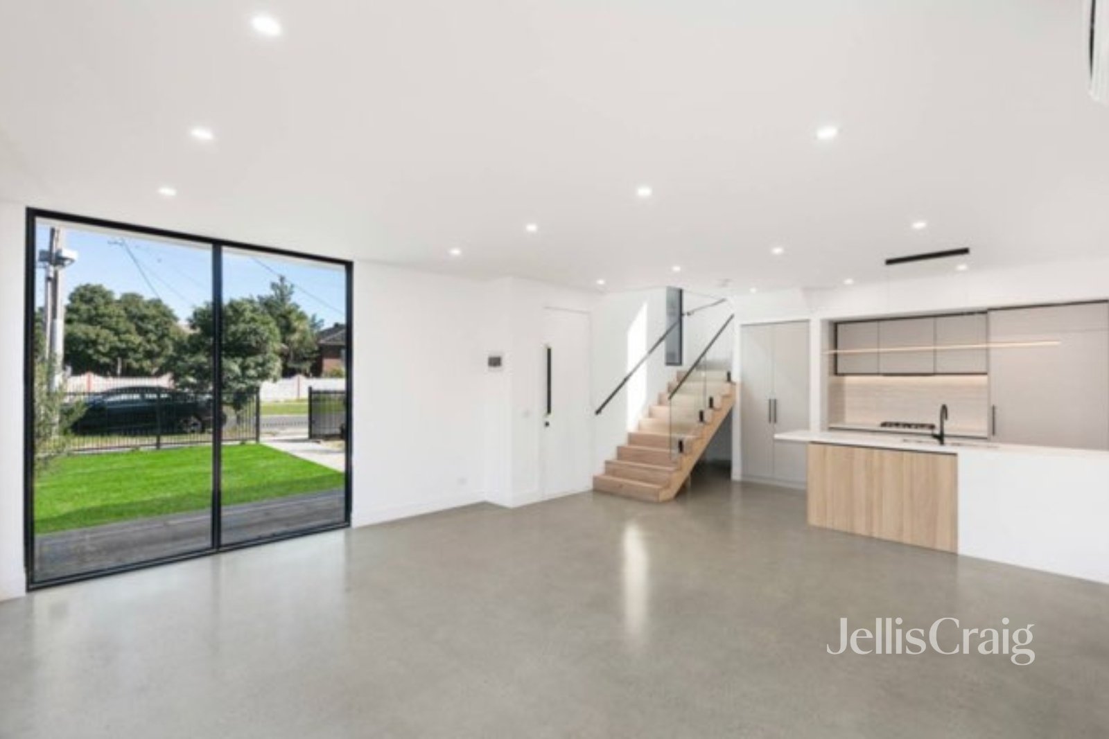 1/6 Josephine Grove, Preston image 4