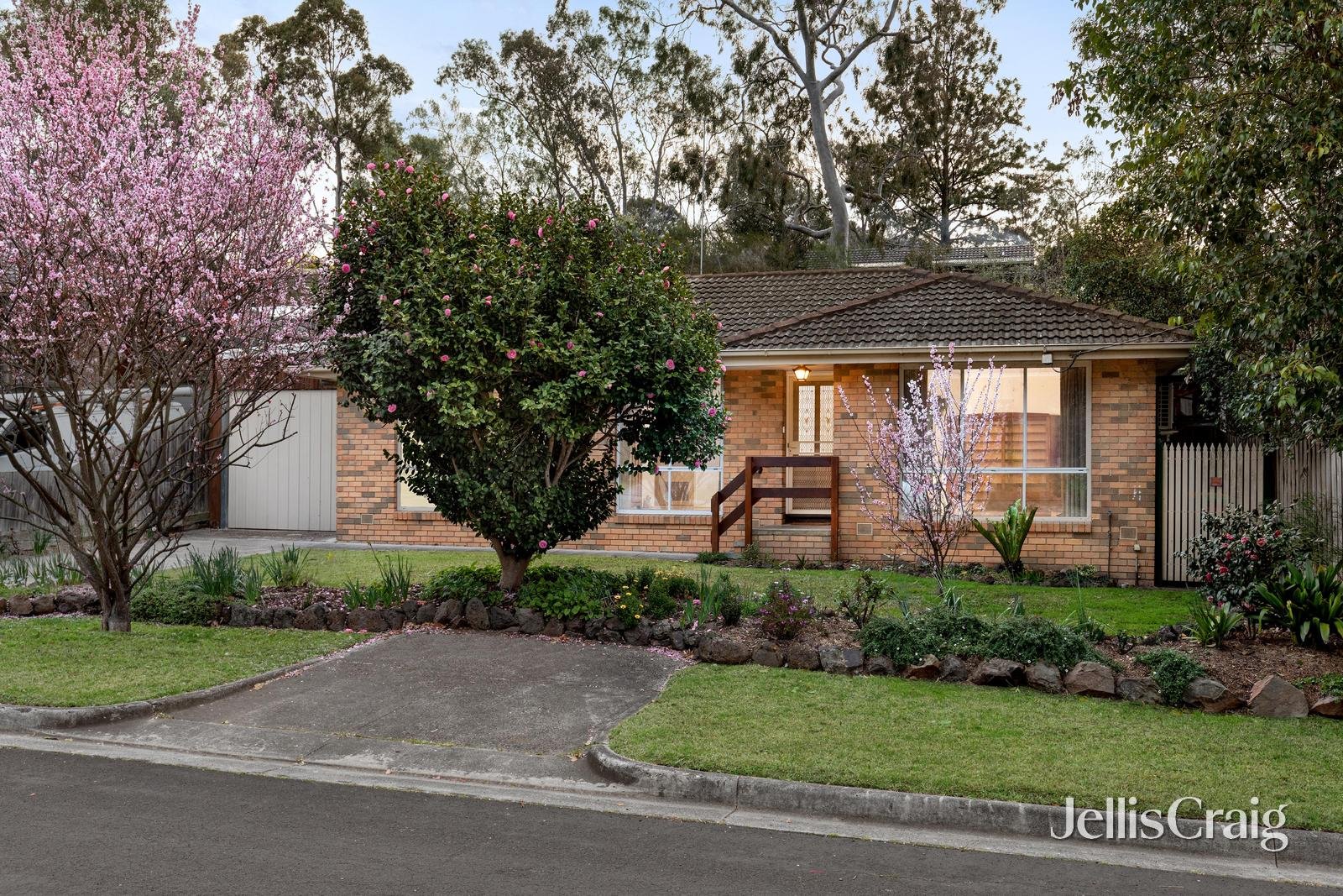16 Kelly Street, Diamond Creek image 1