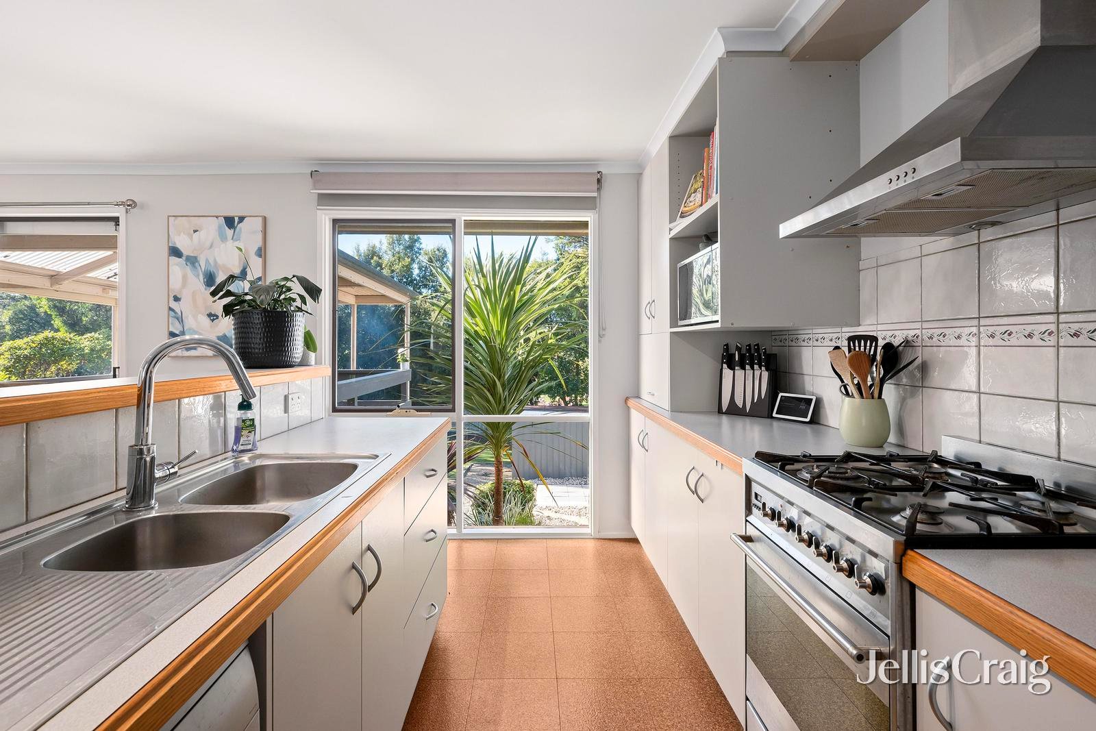 16 Kemp Avenue, Mount&nbsp;Evelyn image 4