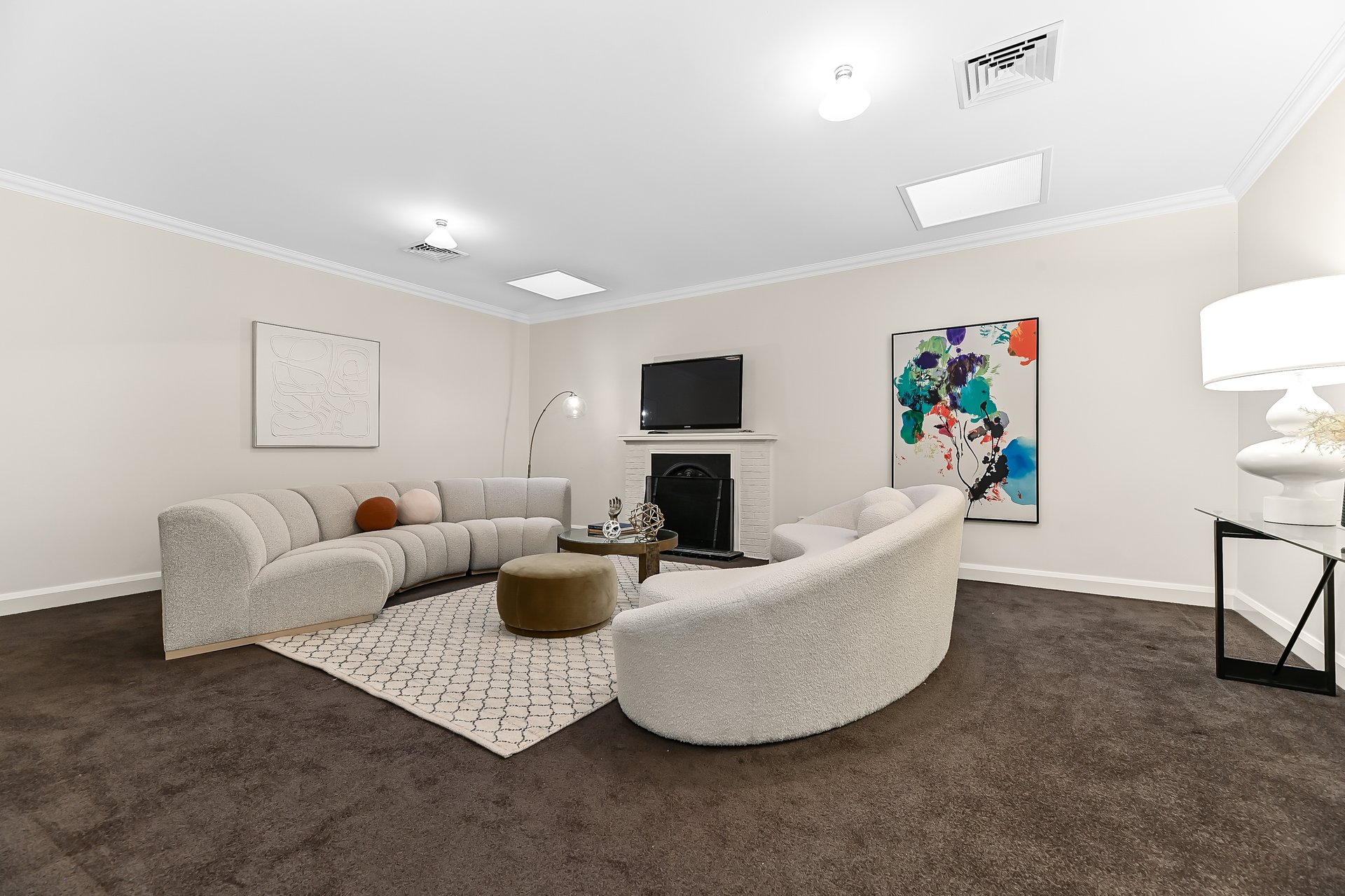 16 Kingsley Grove, Mount Waverley image 2