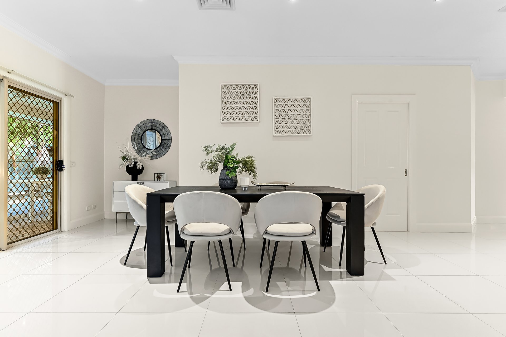 16 Kingsley Grove, Mount Waverley image 3