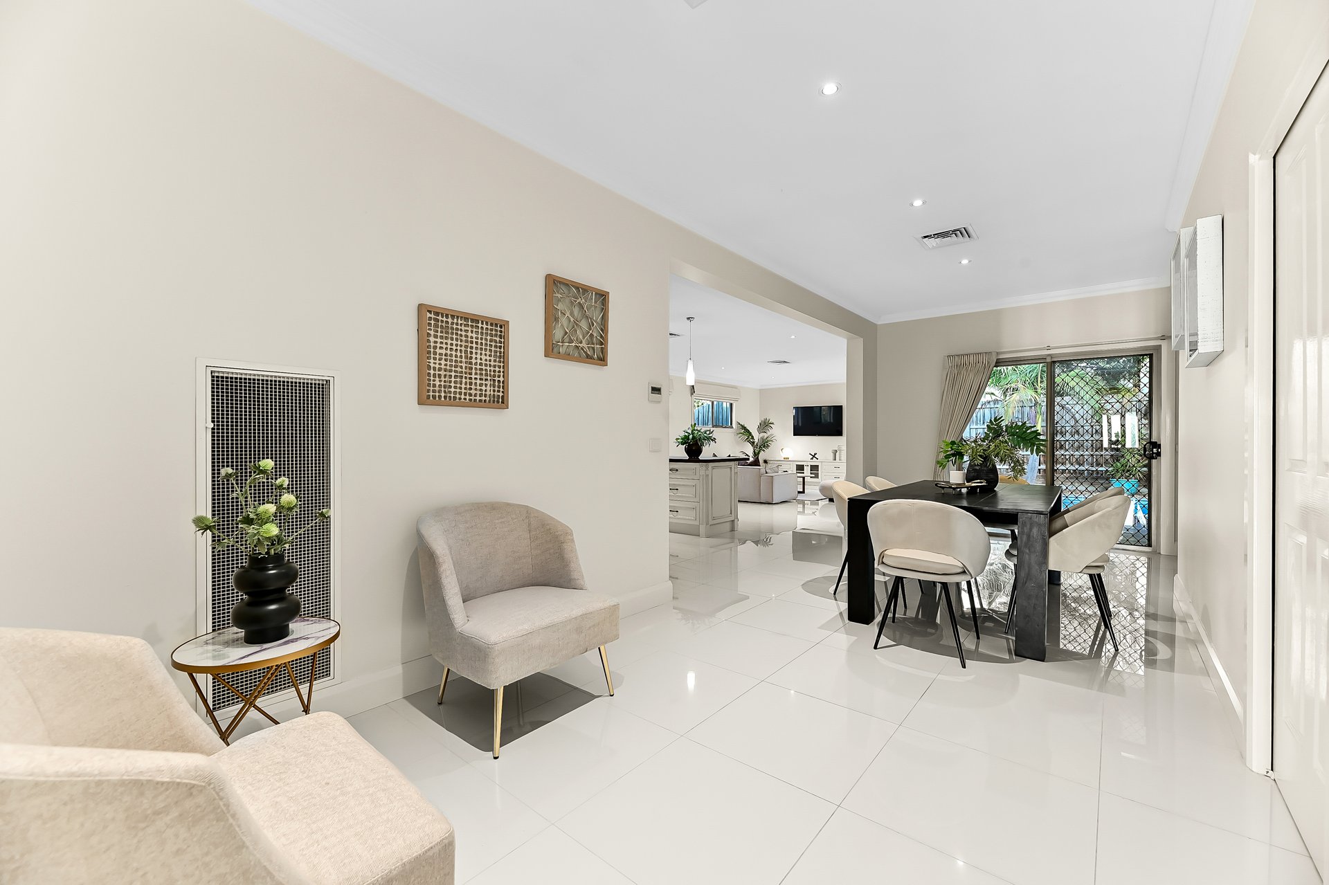 16 Kingsley Grove, Mount Waverley image 4