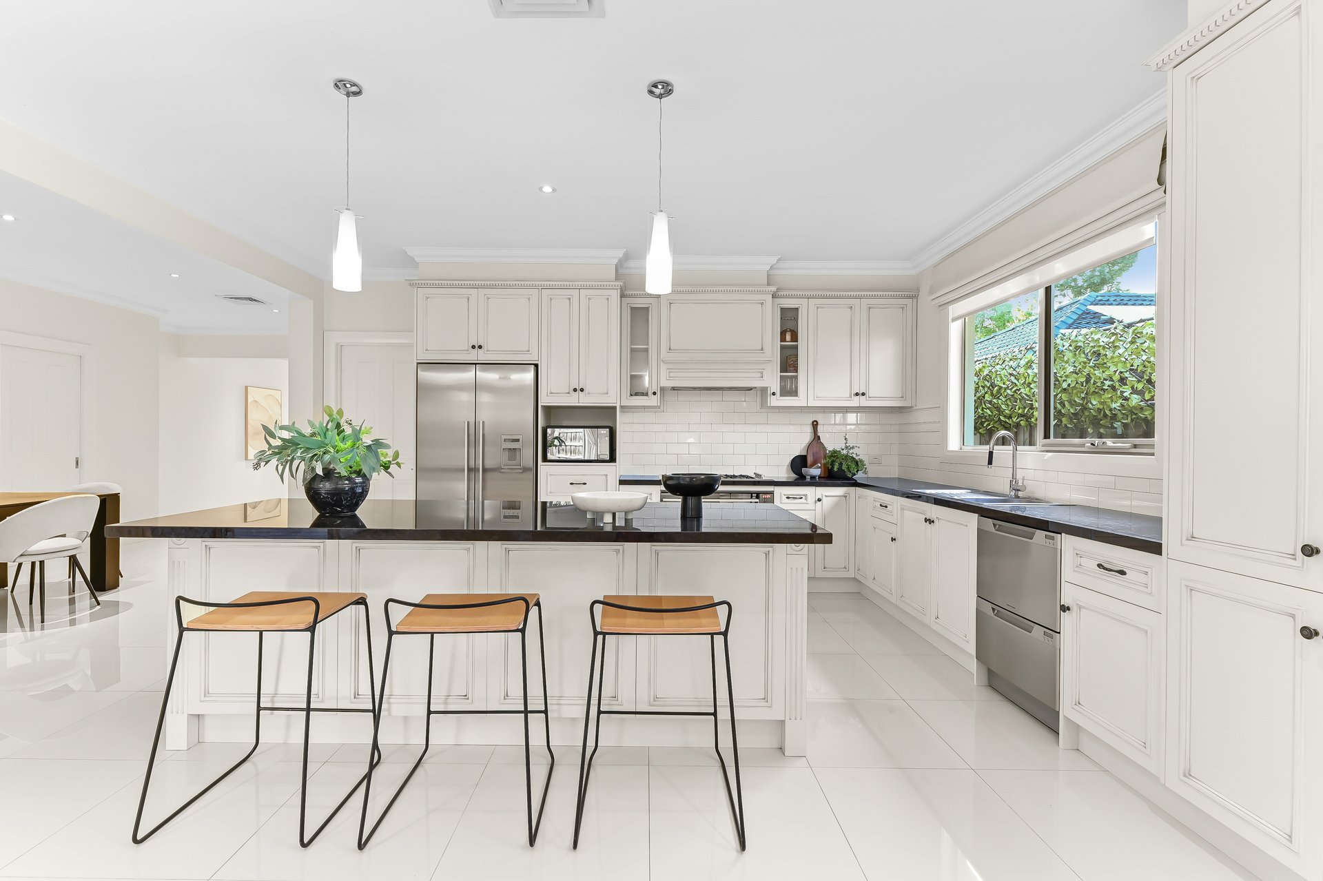 16 Kingsley Grove, Mount Waverley image 5