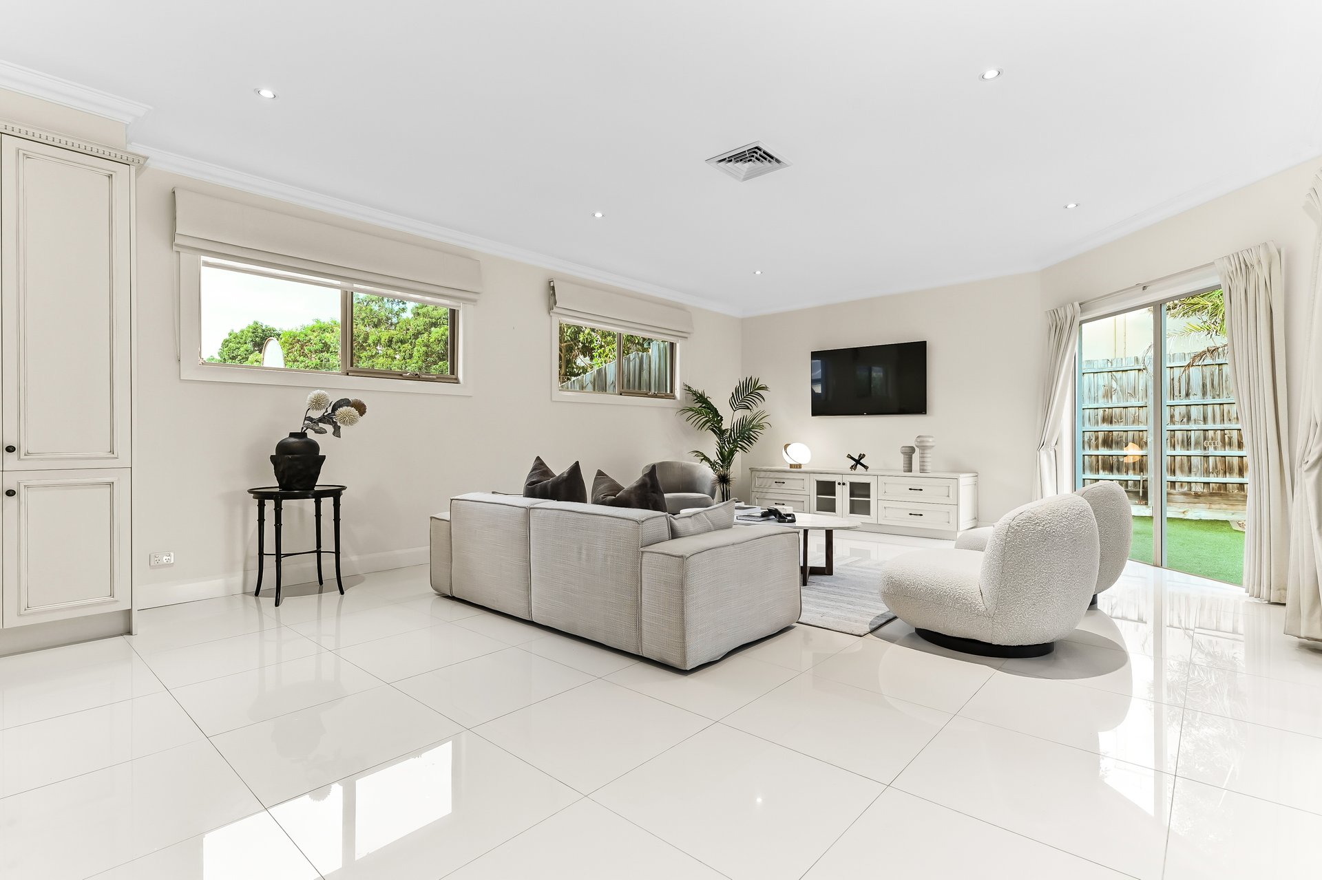 16 Kingsley Grove, Mount Waverley image 8