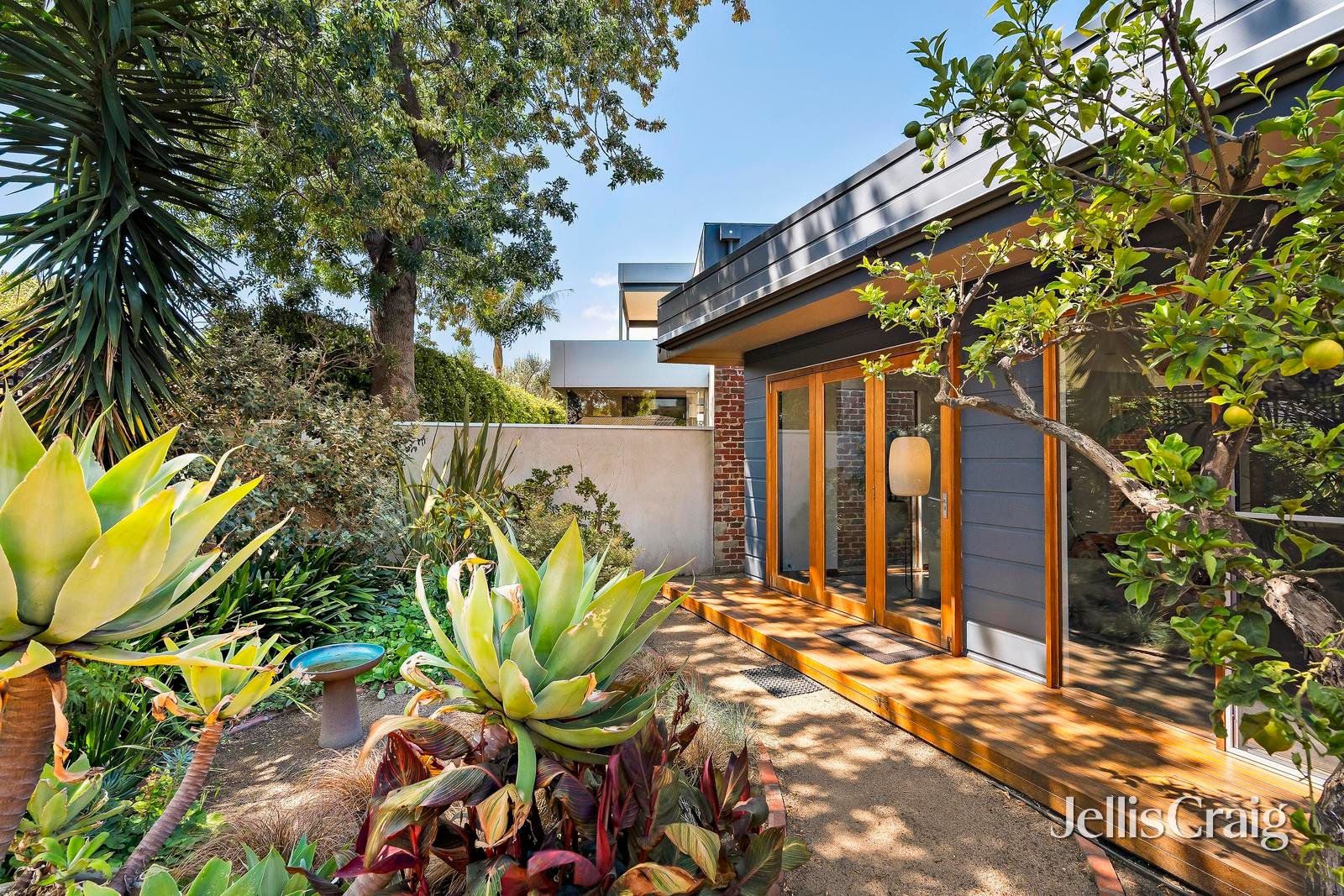 16 Kingsley Street, Elwood image 3