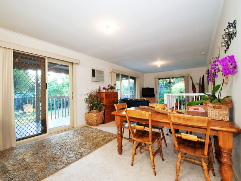 16 Kirkford Drive, Mooroolbark image 5