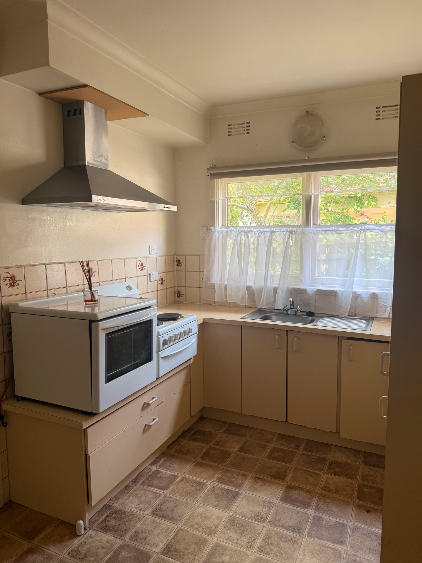 16 Knaith Road, Ringwood&nbsp;East image 2