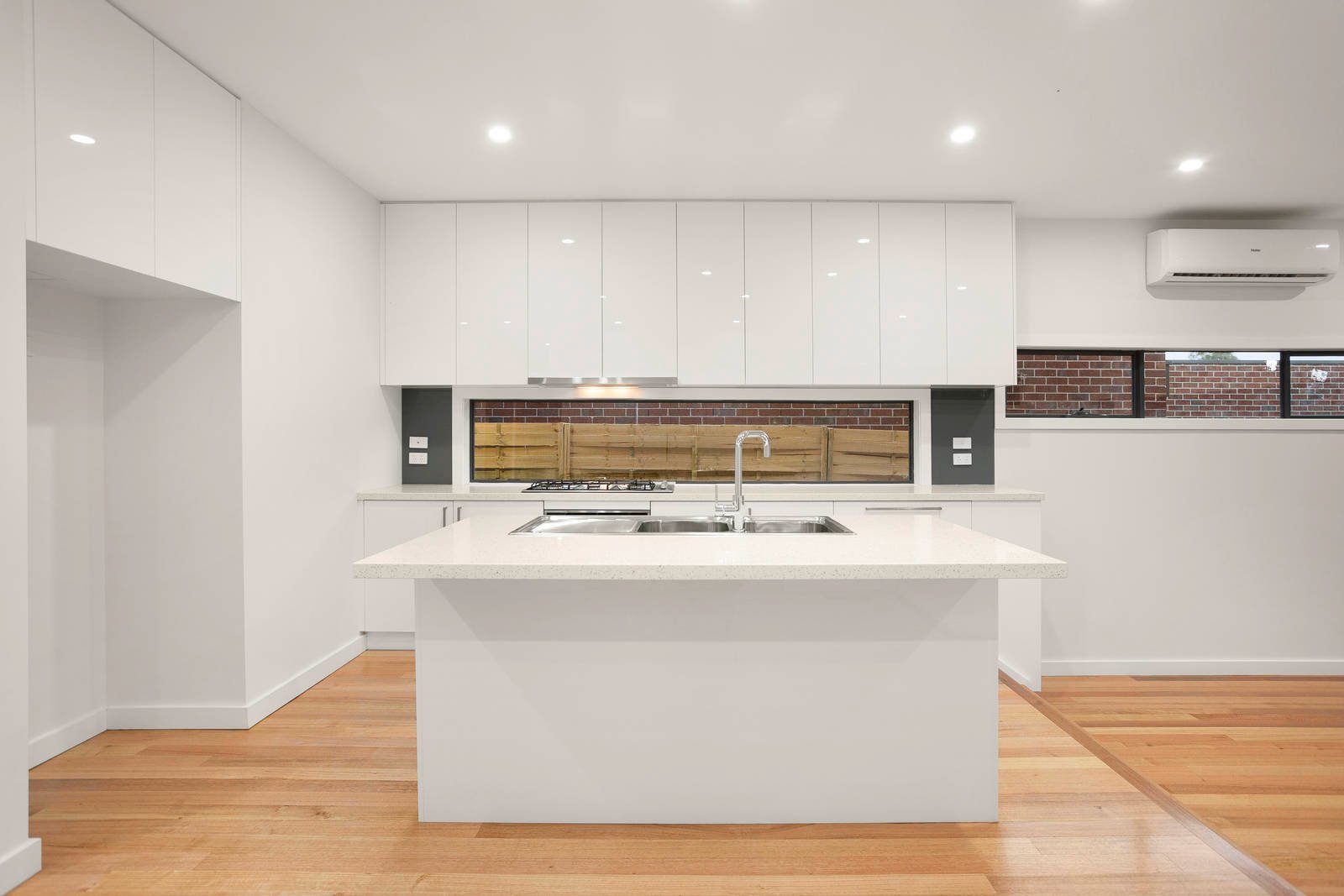 Property Gallery Thumbnail 3
