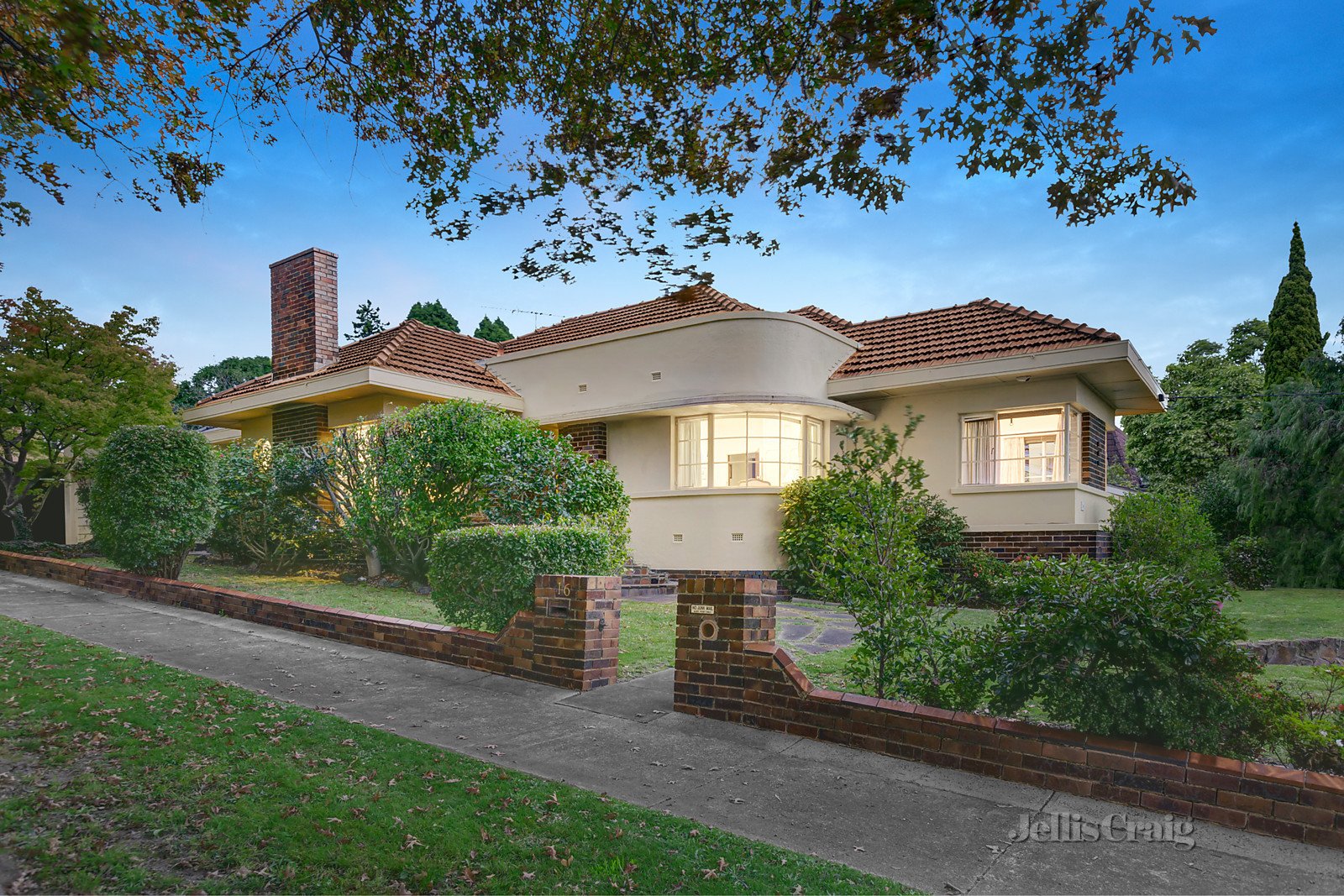 16 Kyora Parade, Balwyn North image 2