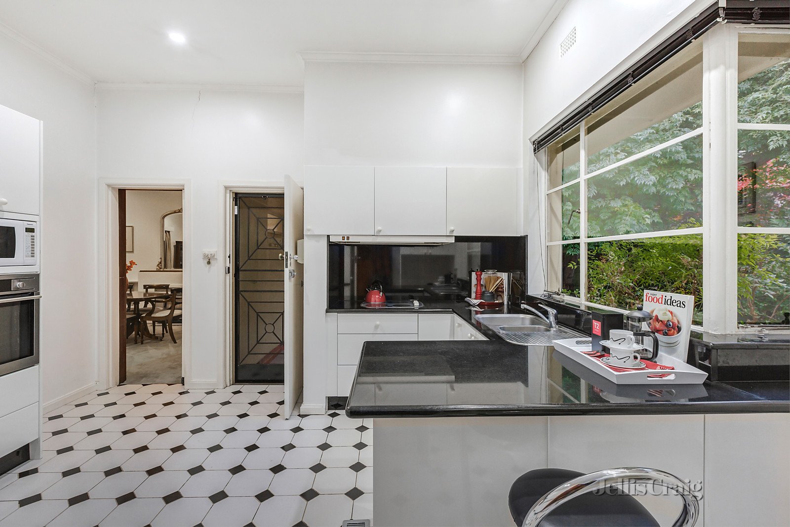 16 Kyora Parade, Balwyn North image 6