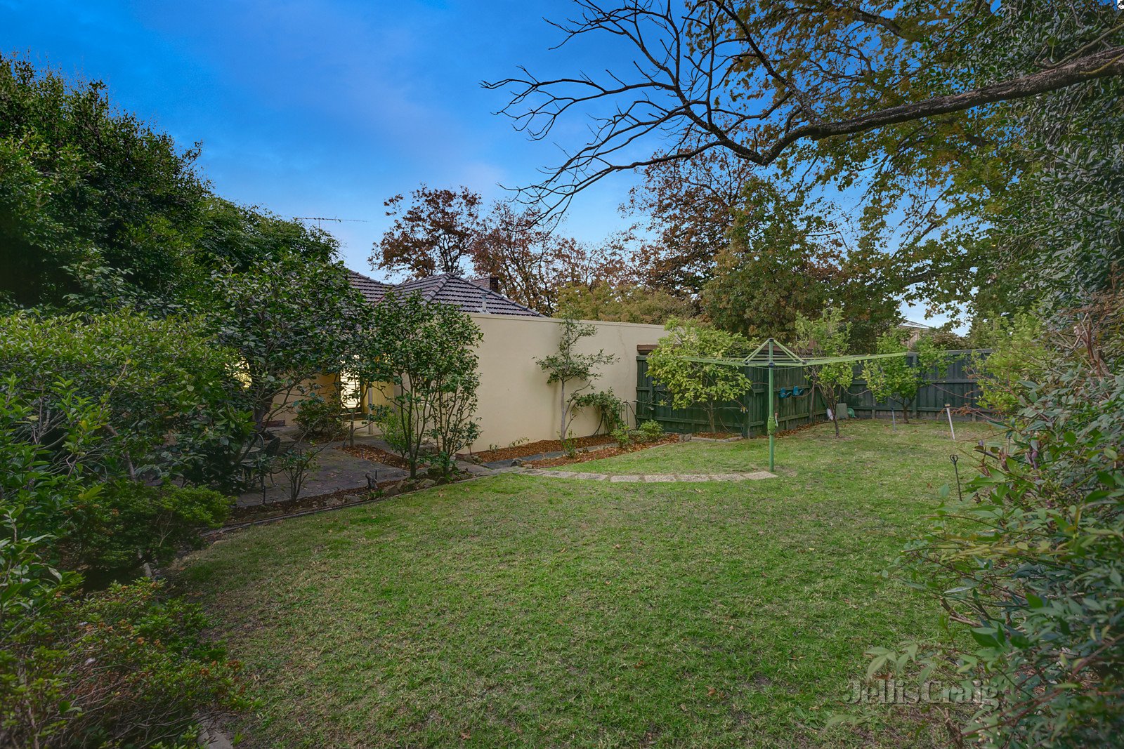 16 Kyora Parade, Balwyn North image 11