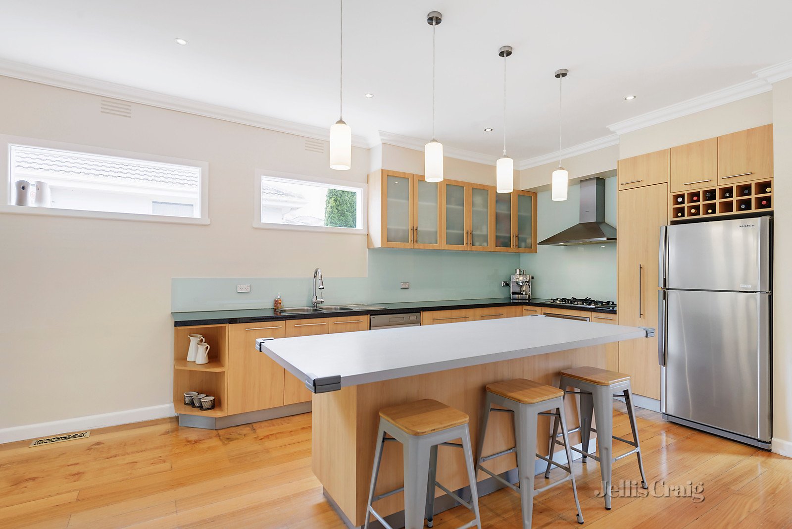 1/6 Lake Avenue, Mitcham image 3