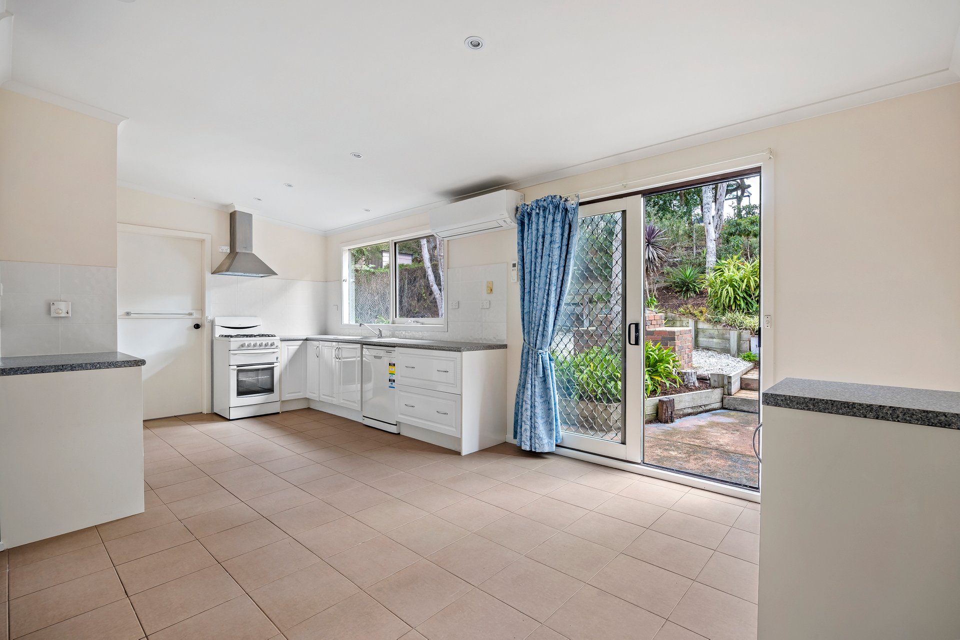 Property Gallery Thumbnail 8