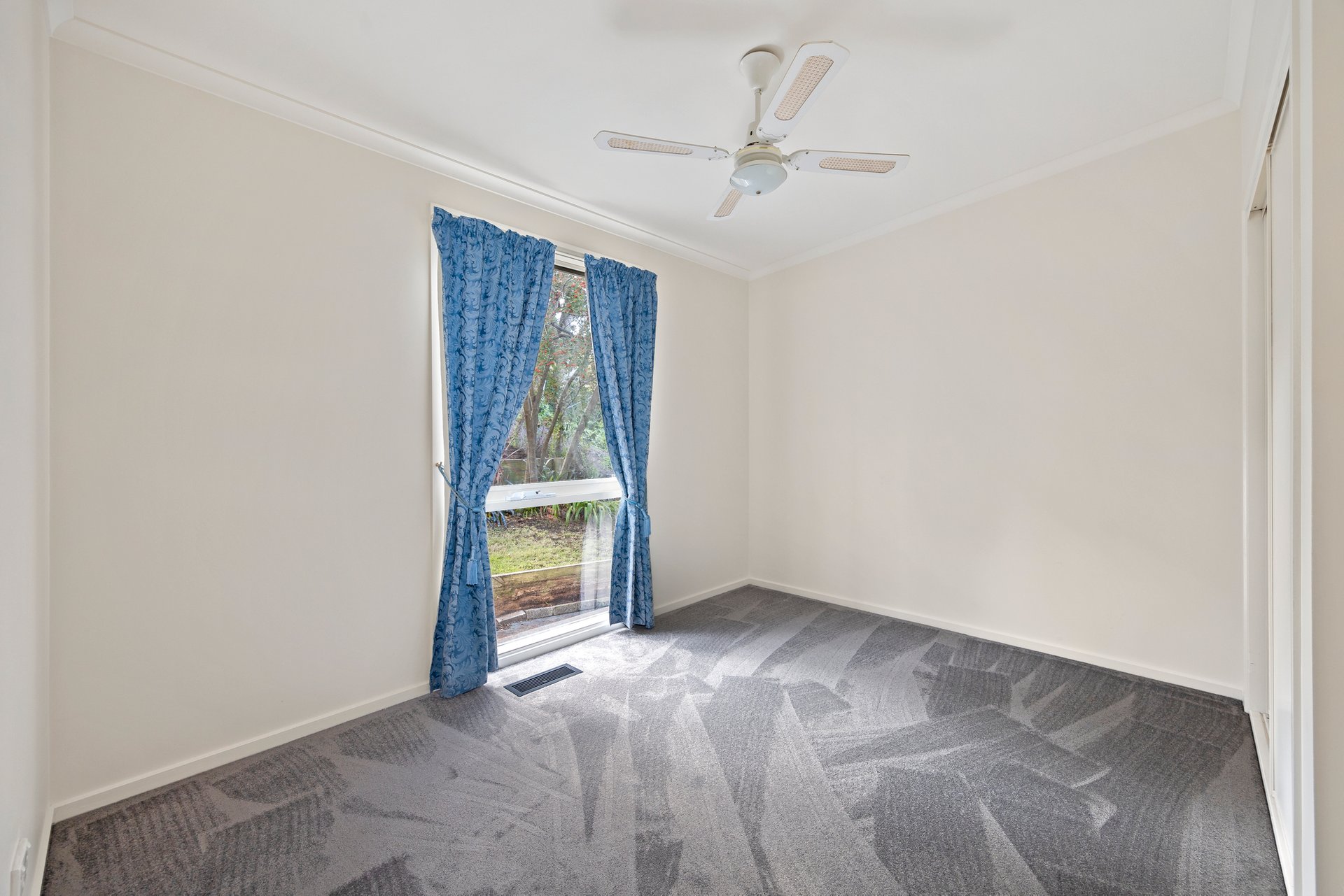 Property Gallery Thumbnail 12