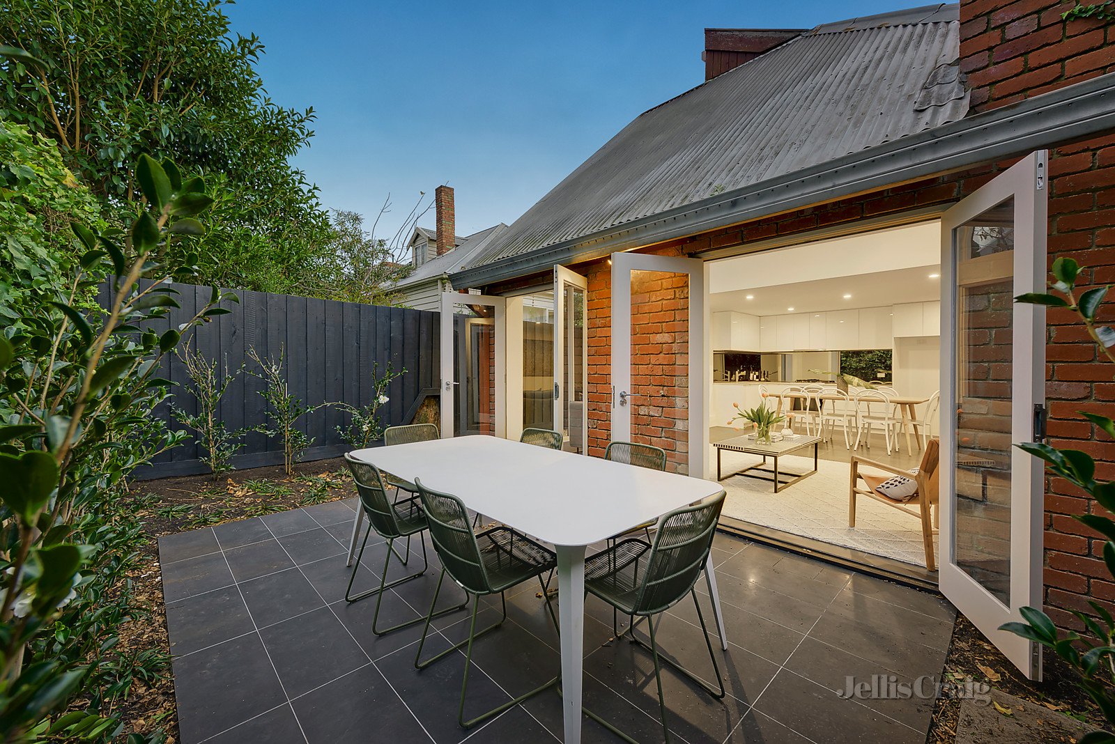 16 Lang Street, South Yarra image 7