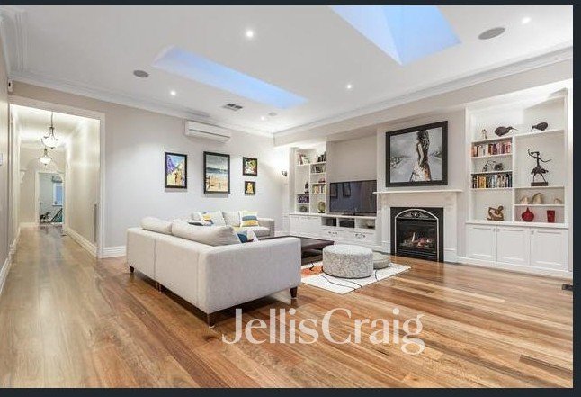 16 Larnoo Avenue, Brunswick&nbsp;West image 2