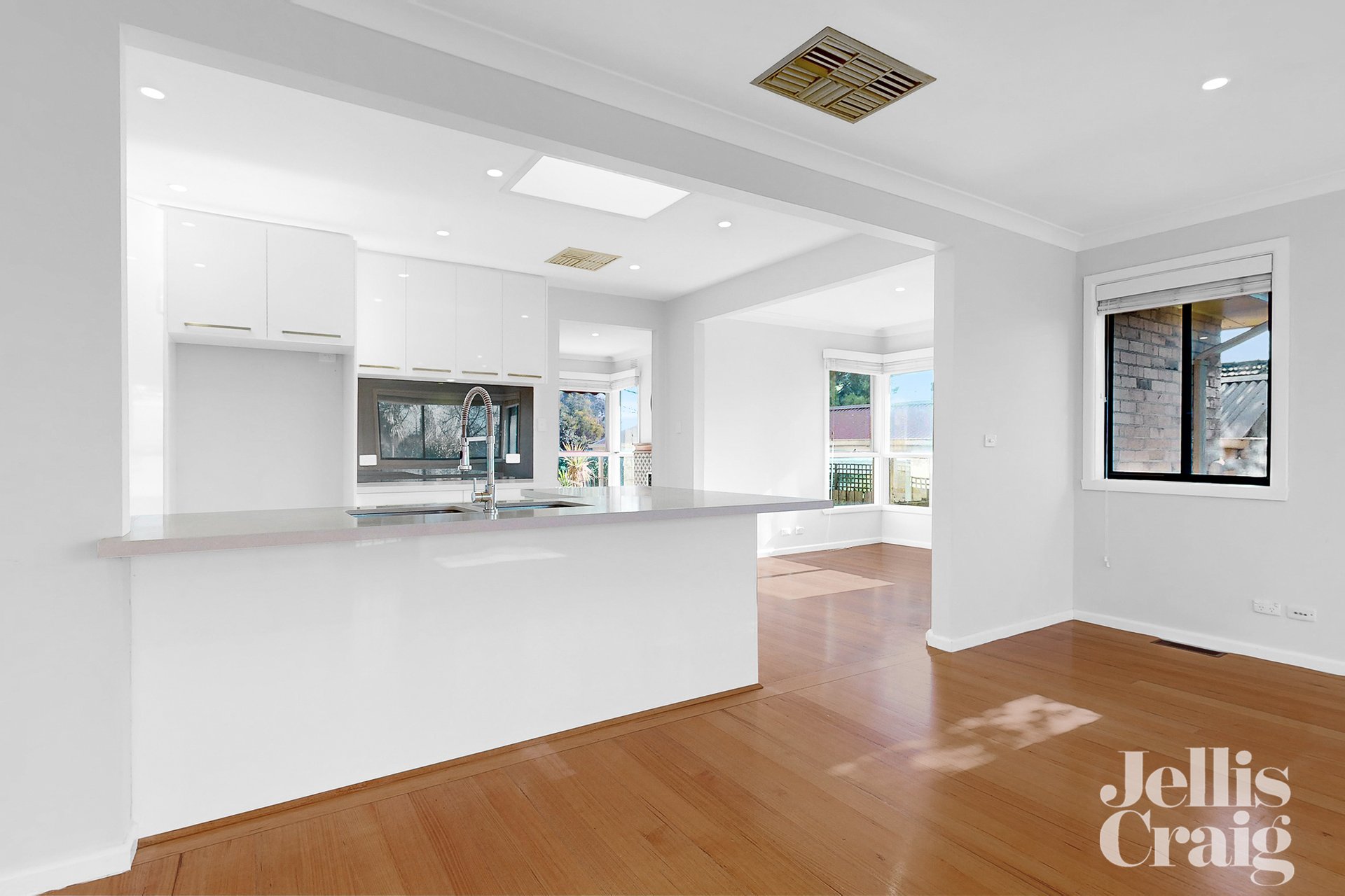 16 Lincoln Avenue, Mont Albert North image 4