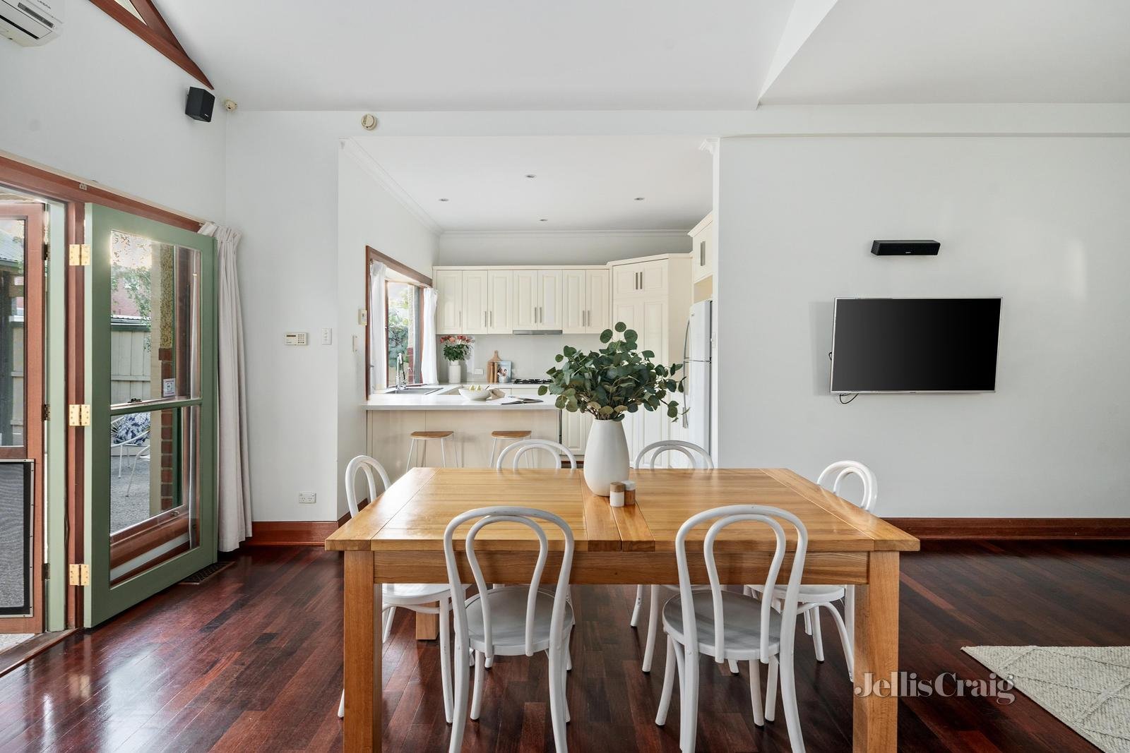 16 Lingwell Road, Hawthorn East image 5