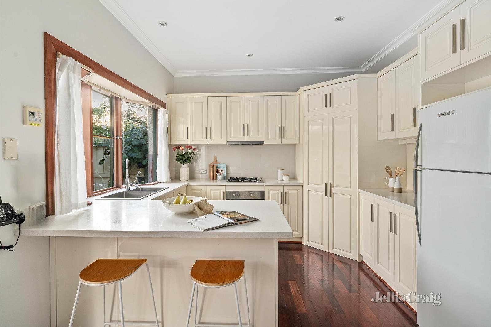 16 Lingwell Road, Hawthorn East image 6