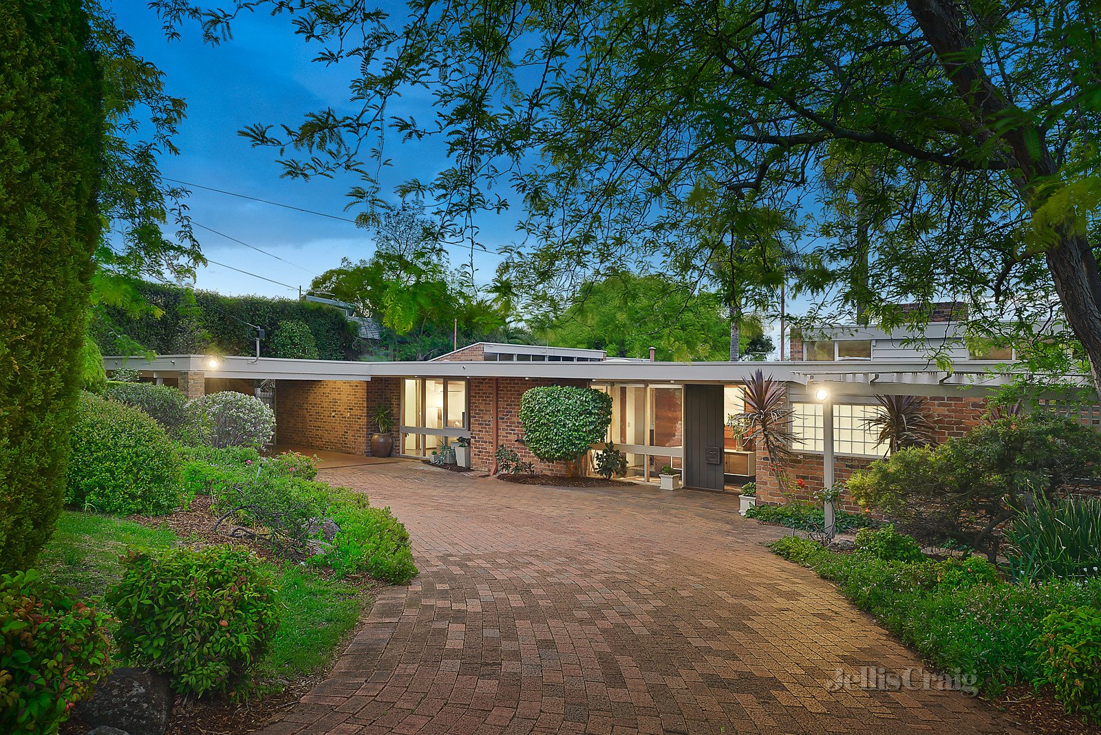 16 Little Valley Road, Templestowe image 2