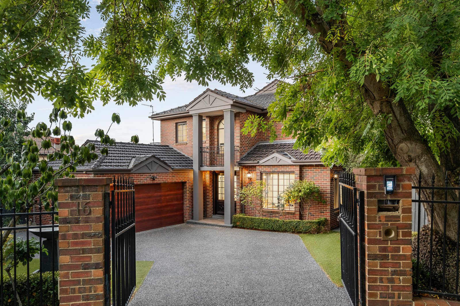 16 Lytton Street