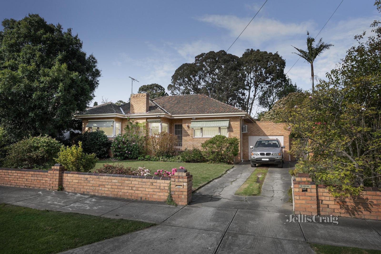 16 Magnolia Road, Ivanhoe image 1