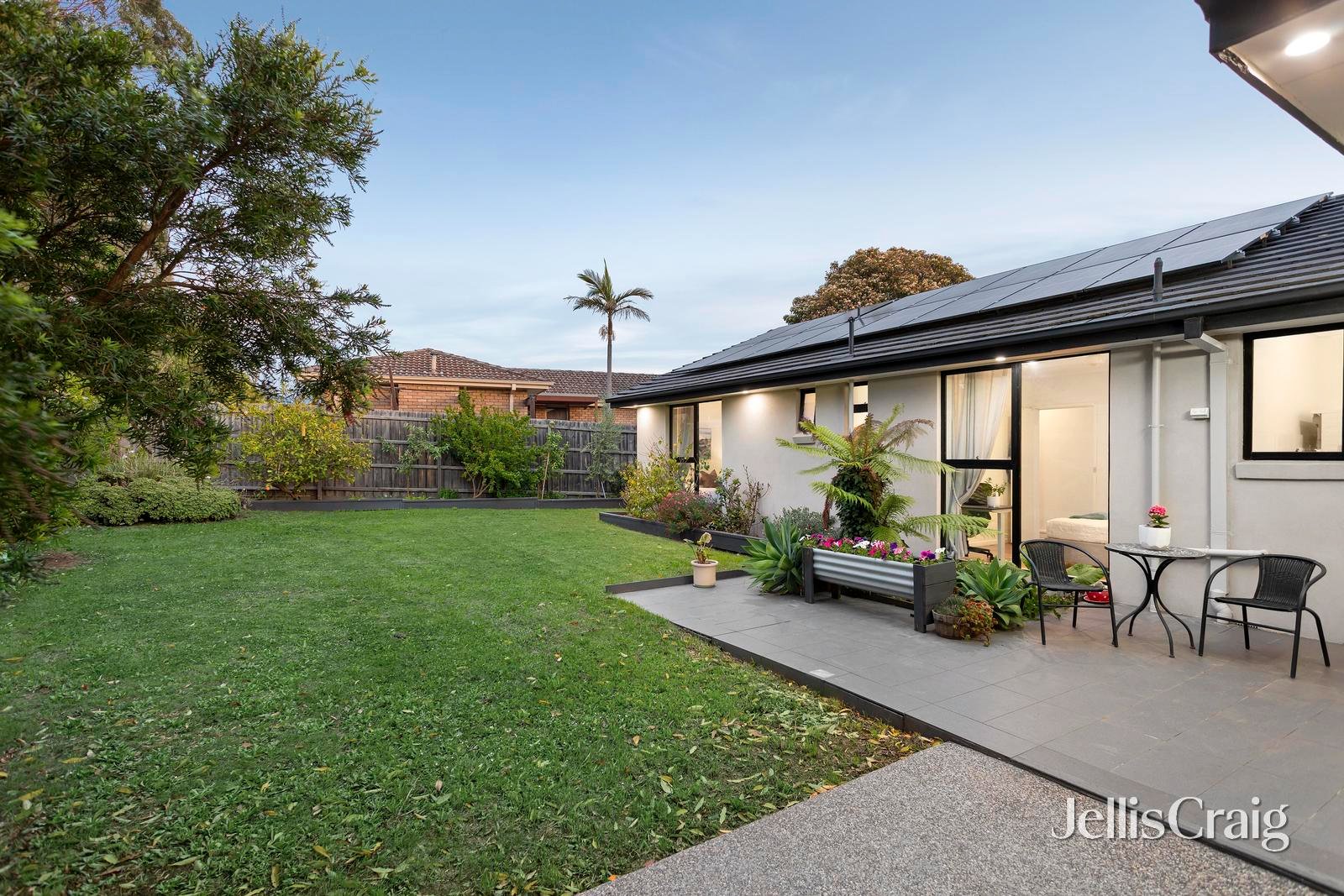 16 Maldon Crescent, Doncaster East image 2