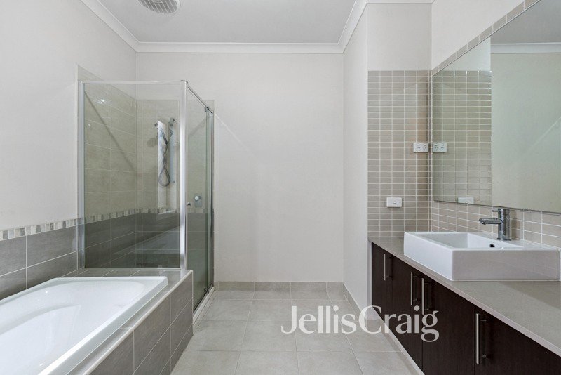 16 Malibu Boulevard, Point Cook image 10