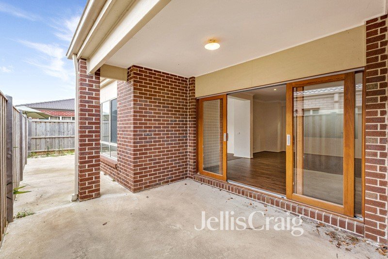 16 Malibu Boulevard, Point Cook image 11