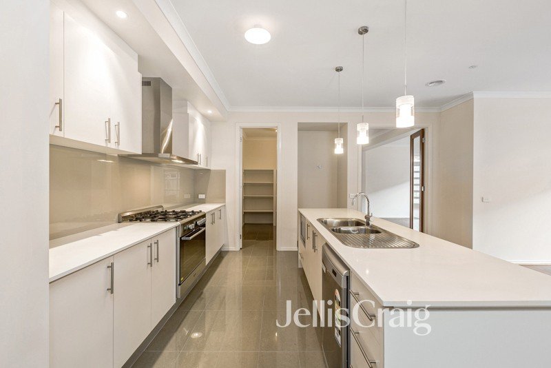 16 Malibu Boulevard, Point Cook image 5