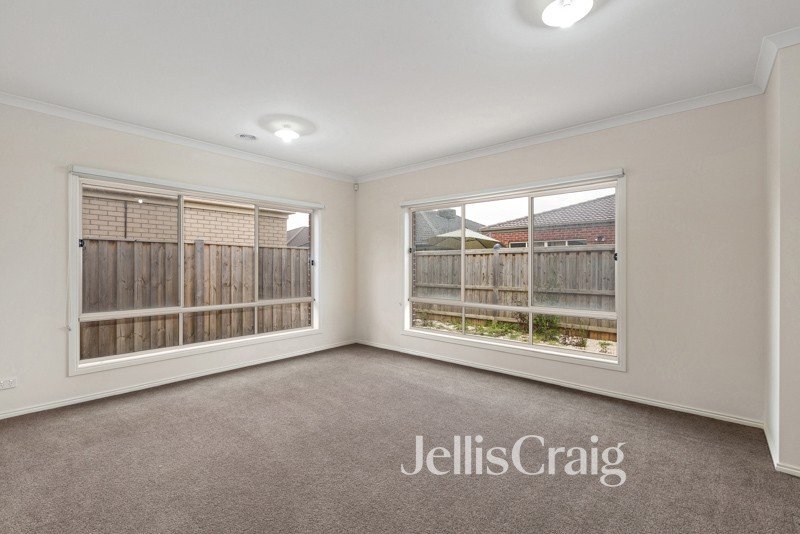 16 Malibu Boulevard, Point Cook image 7
