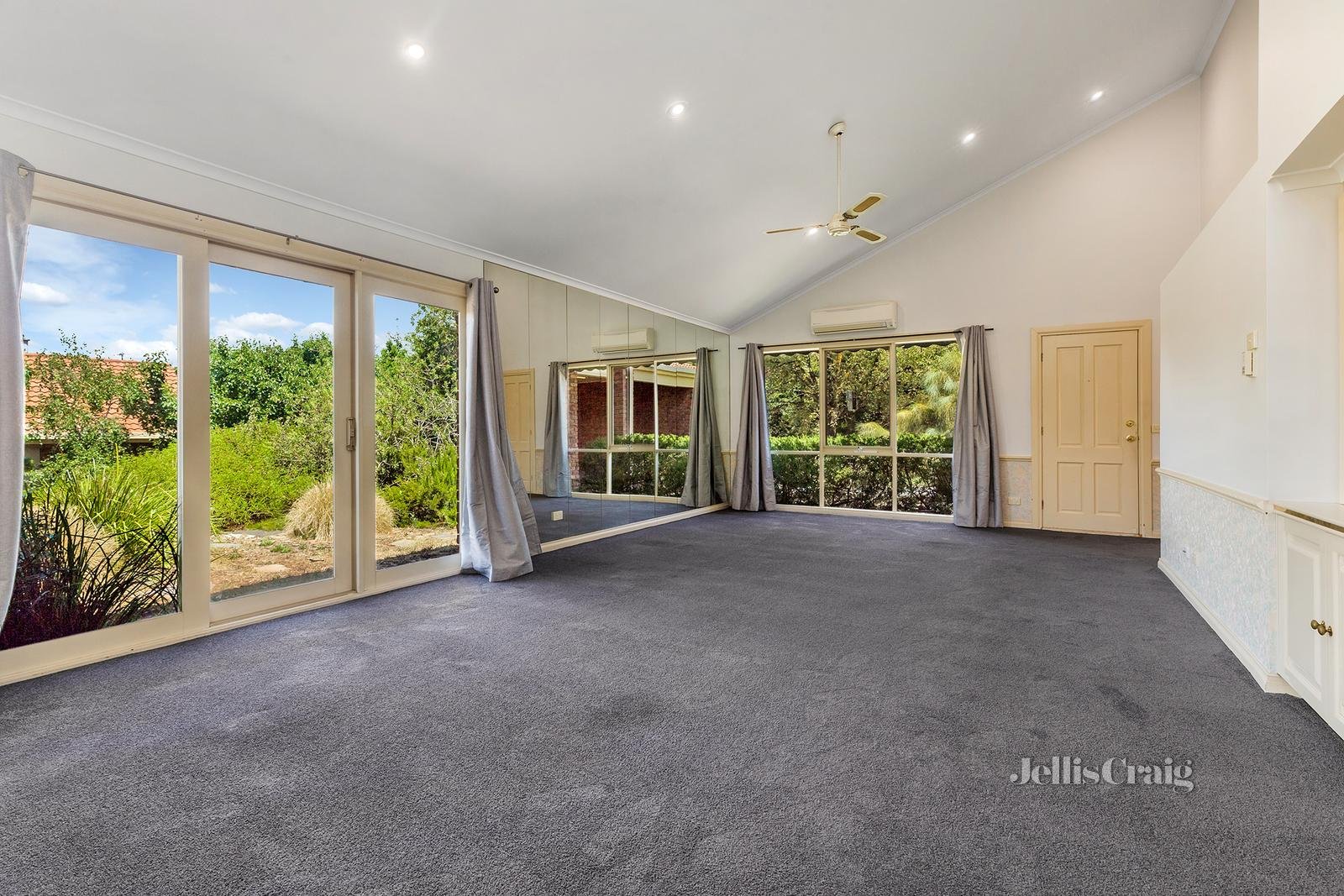 1/6 Maltby Drive, Castlemaine image 2