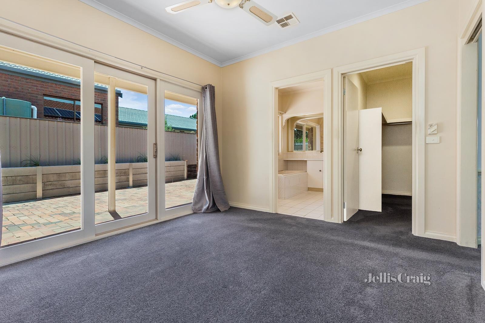1/6 Maltby Drive, Castlemaine image 5