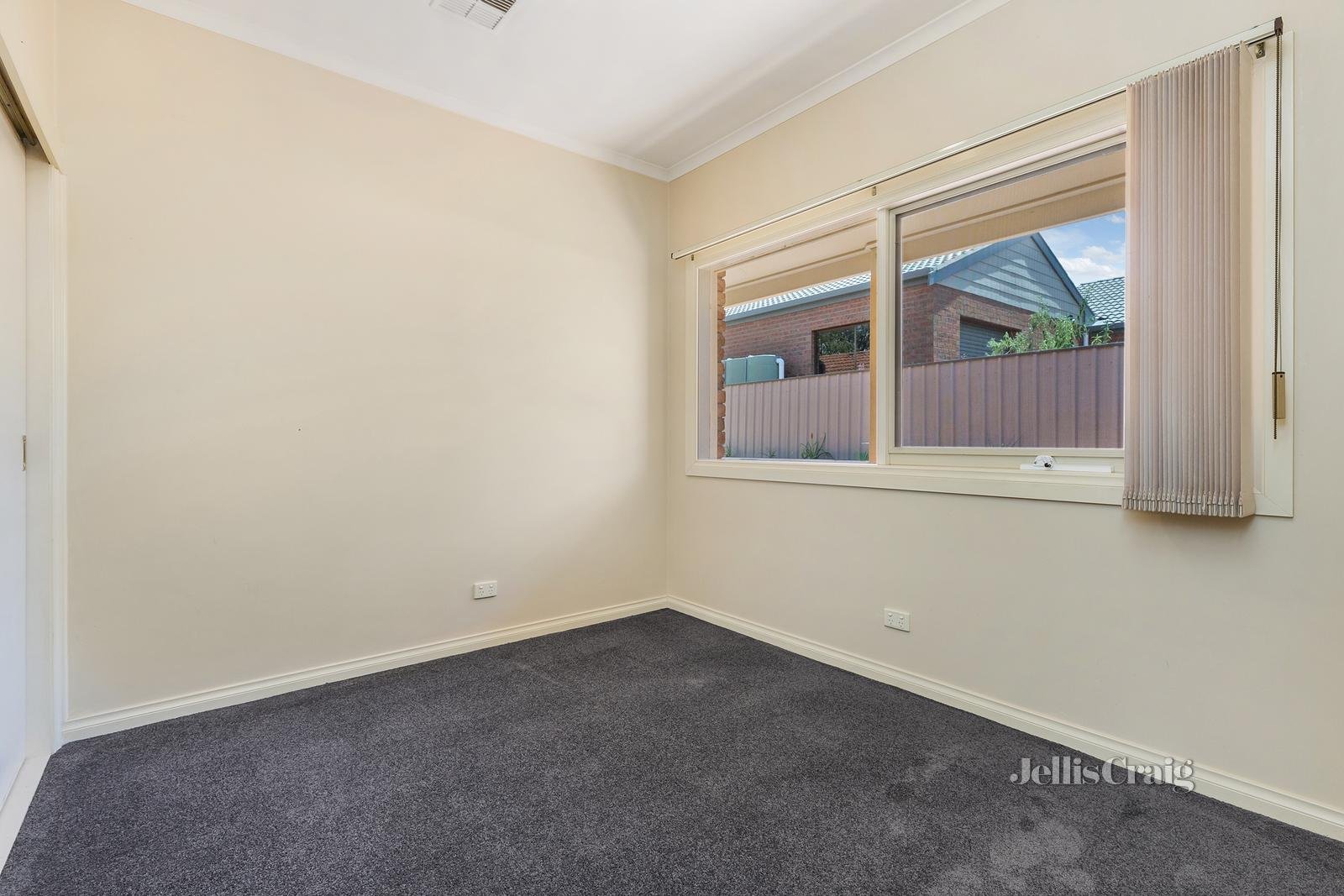 1/6 Maltby Drive, Castlemaine image 8