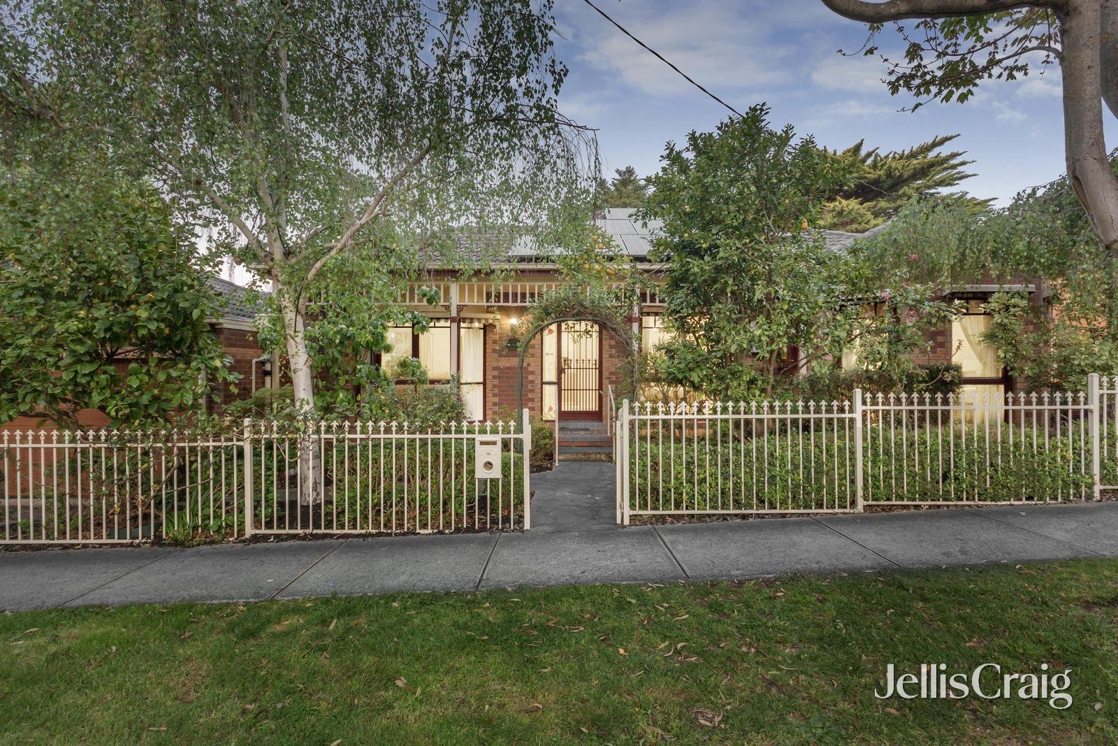 16 Malvern Road, Mont Albert North image 1