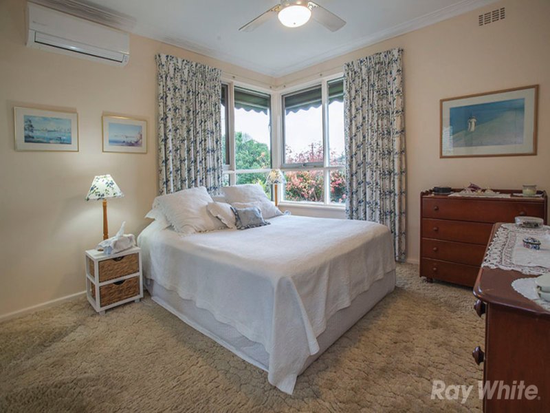 16 Mayfield Drive, Mount Waverley image 3