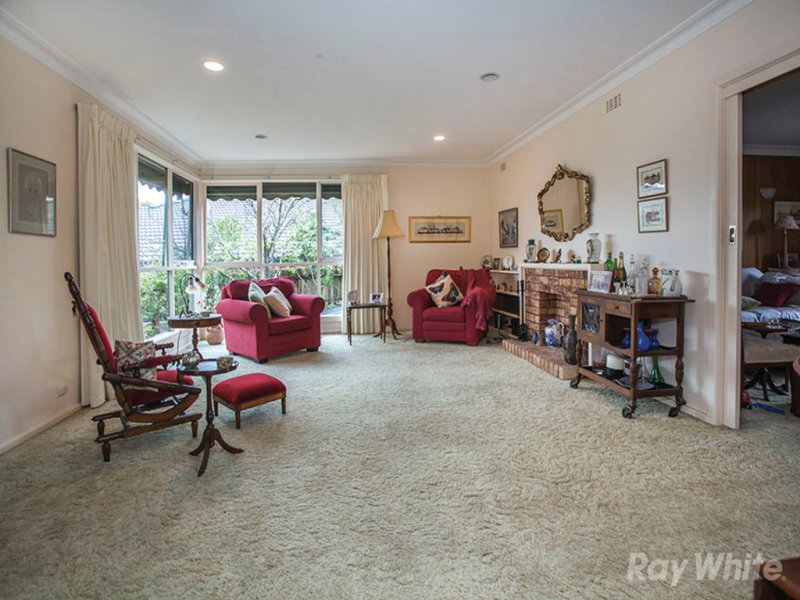 16 Mayfield Drive, Mount Waverley image 5
