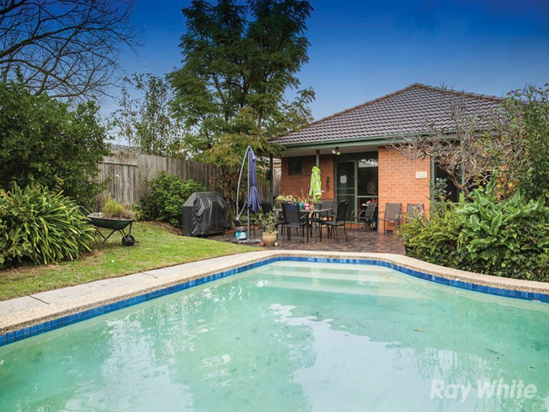 16 Mayfield Drive, Mount Waverley image 7
