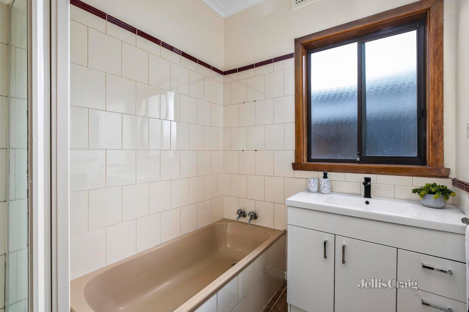 16 Milford Street, Newport image 8
