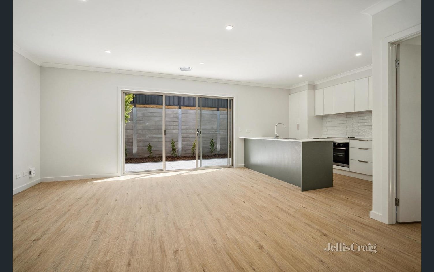 16 Miners Crescent, Ballarat East image 2