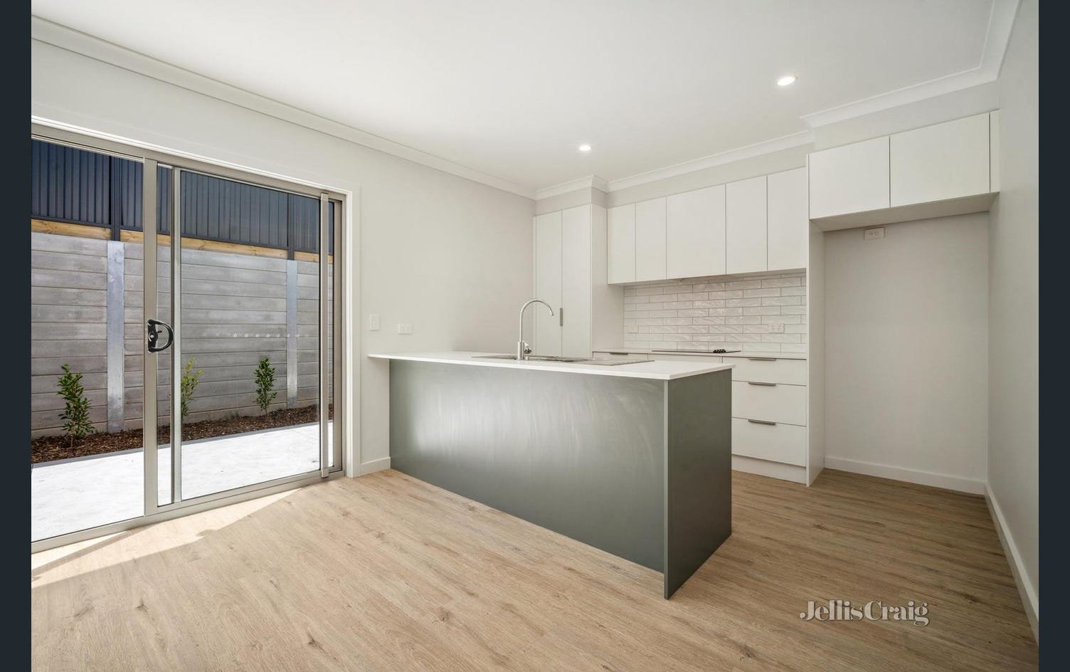 16 Miners Crescent, Ballarat East image 3