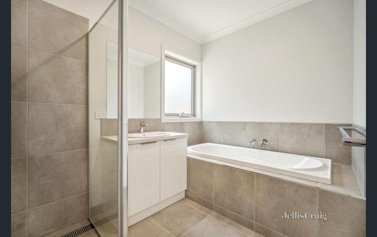 16 Miners Crescent, Ballarat East image 6